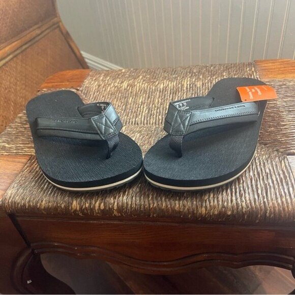 Black Flip Flops with Quilted Strap with Arch Support Size 8 - Picture 4 of 11